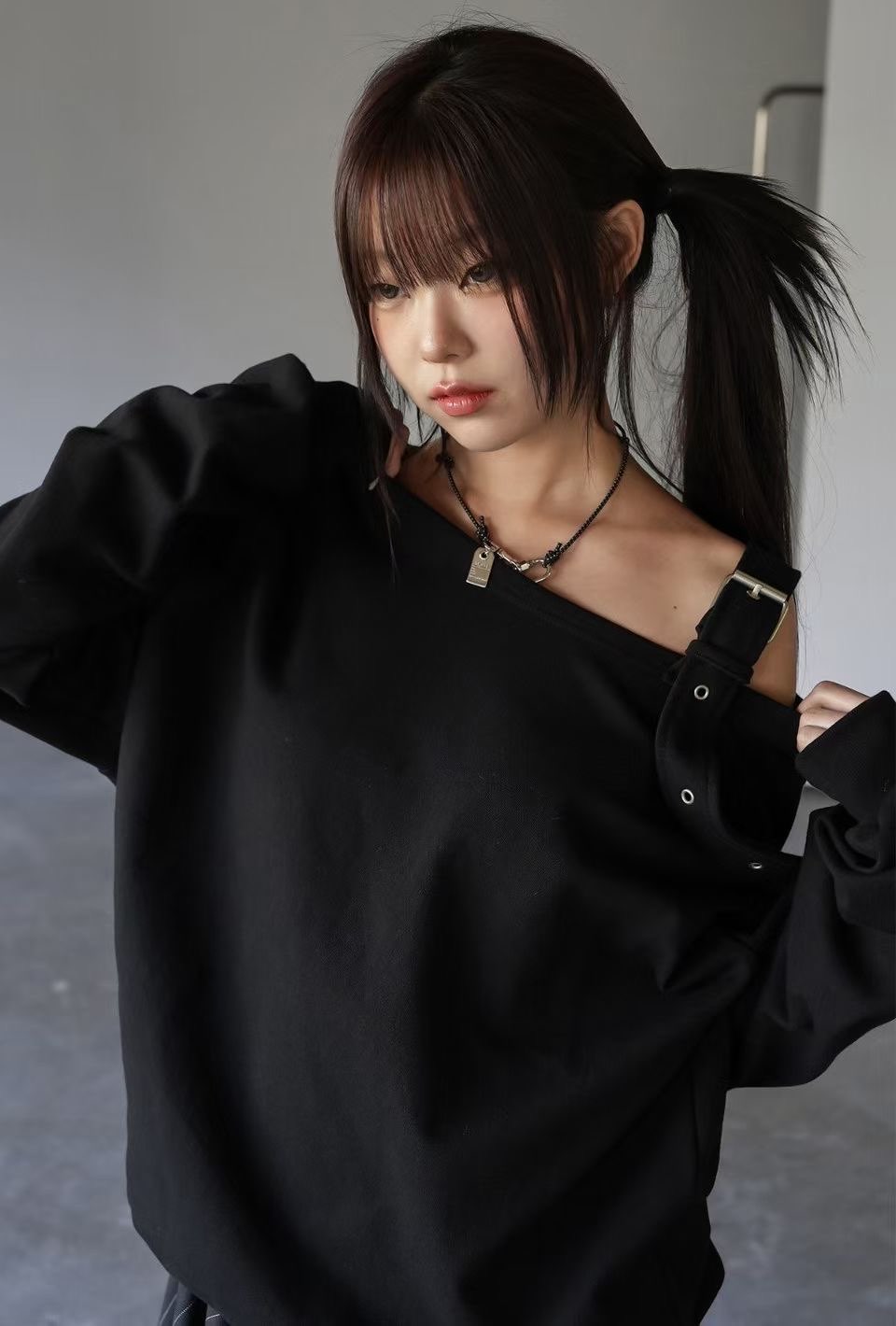 [Preorder 1st Drop Price] C2901 Buckle Charm Sweater