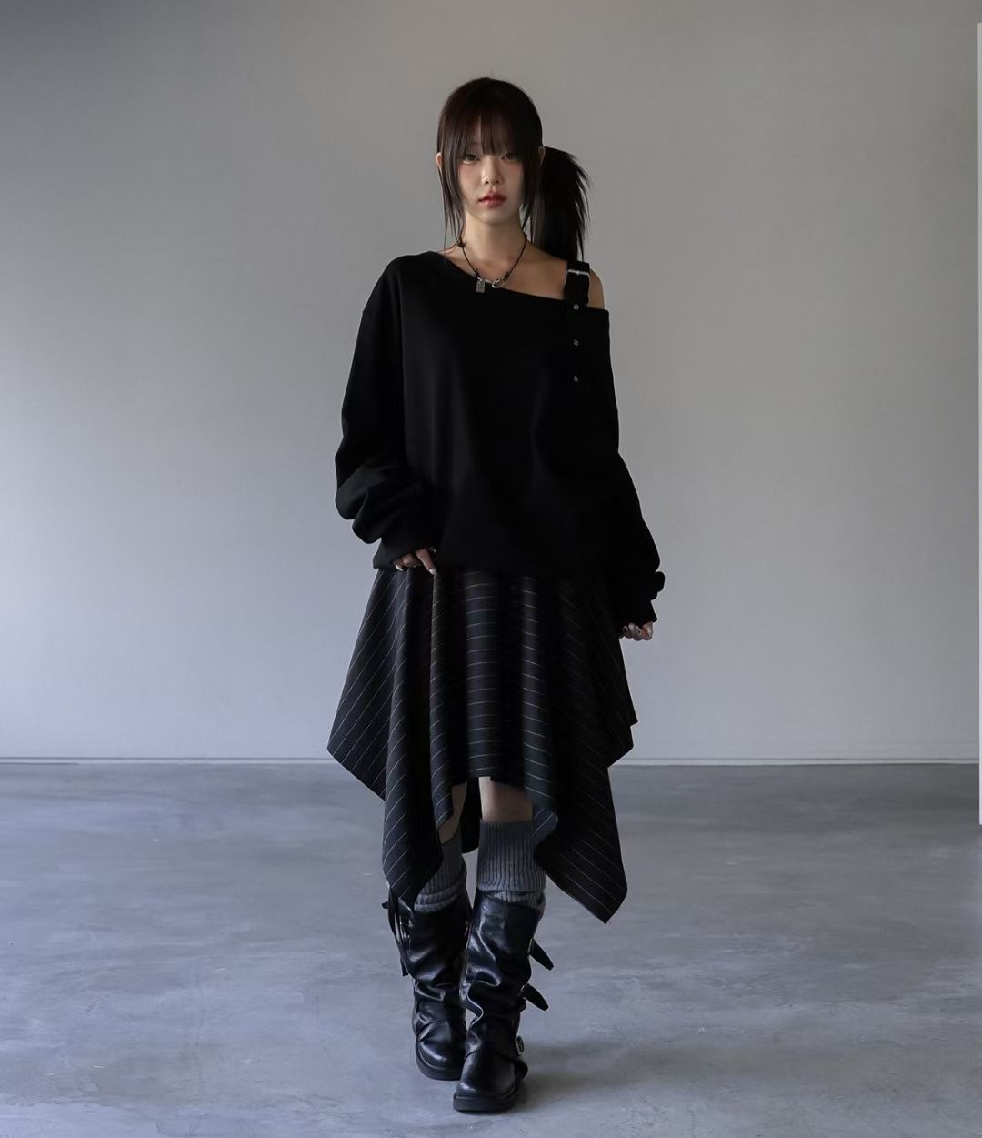 [Preorder 1st Drop Price] C2901 Buckle Charm Sweater