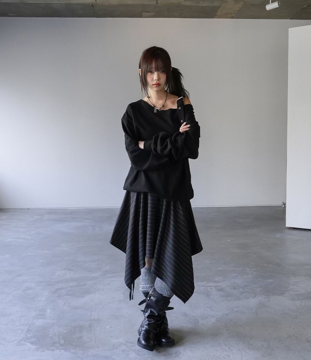 [Preorder 1st Drop Price] C2901 Buckle Charm Sweater