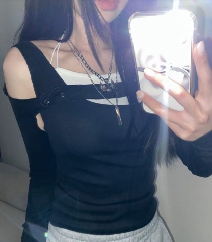 [Preorder 1st Drop Price] C2902 Crossed Hollow Top