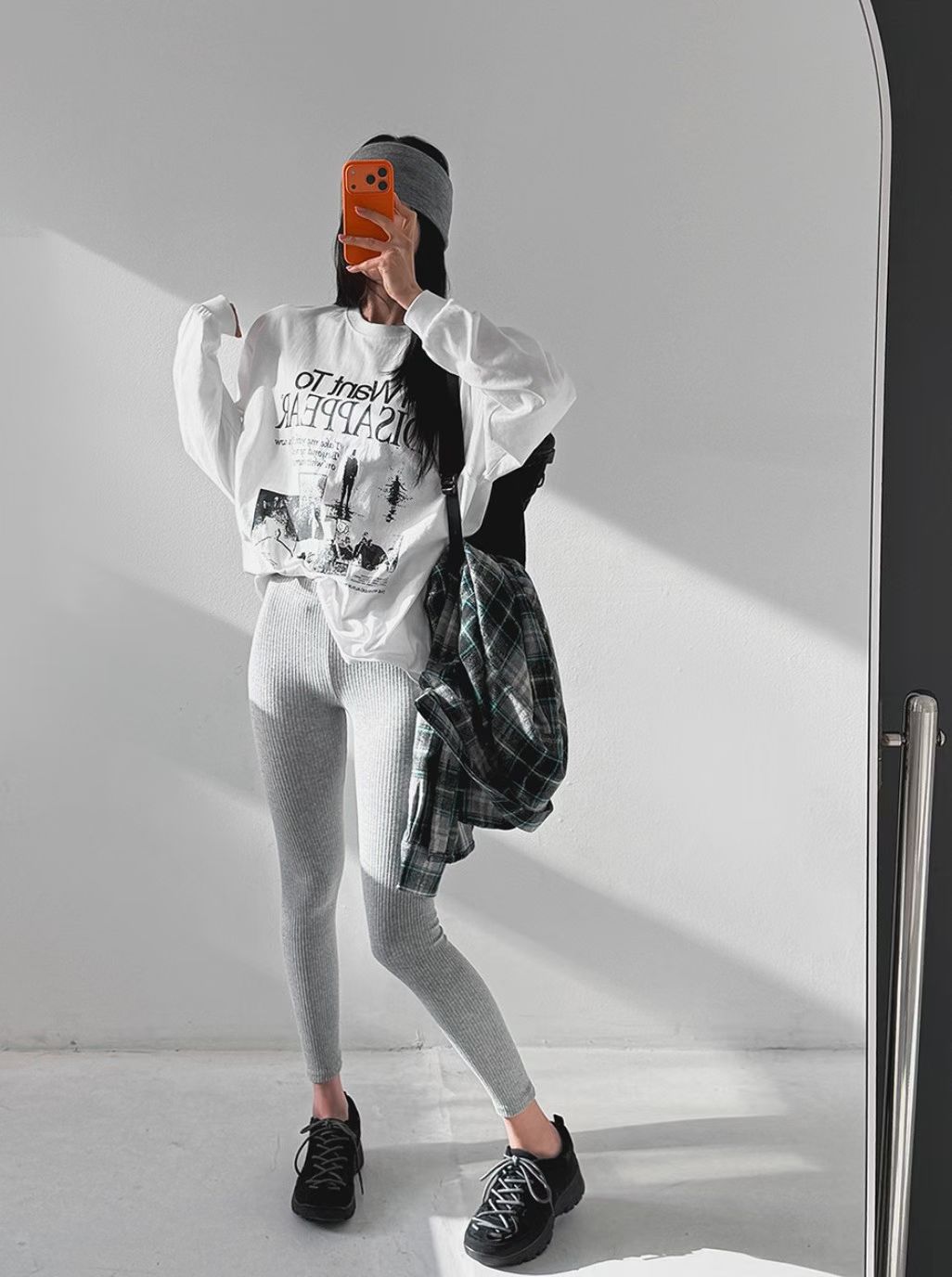 [Preorder 1st Drop Price] C3605 Fade Mono Sweater