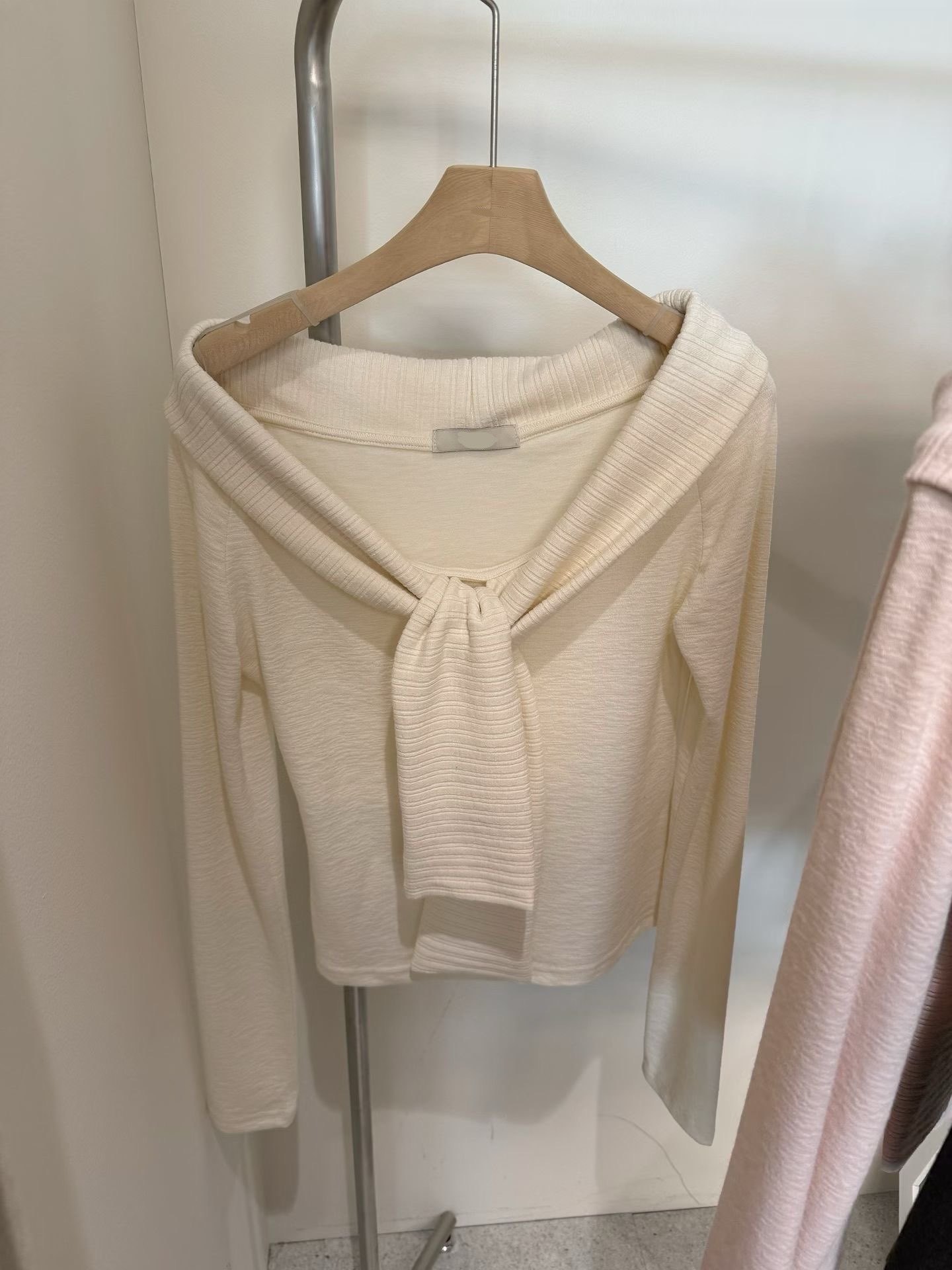 [WEBSITE EXCLUSIVE] C4301 Soft Knot Serenade Top