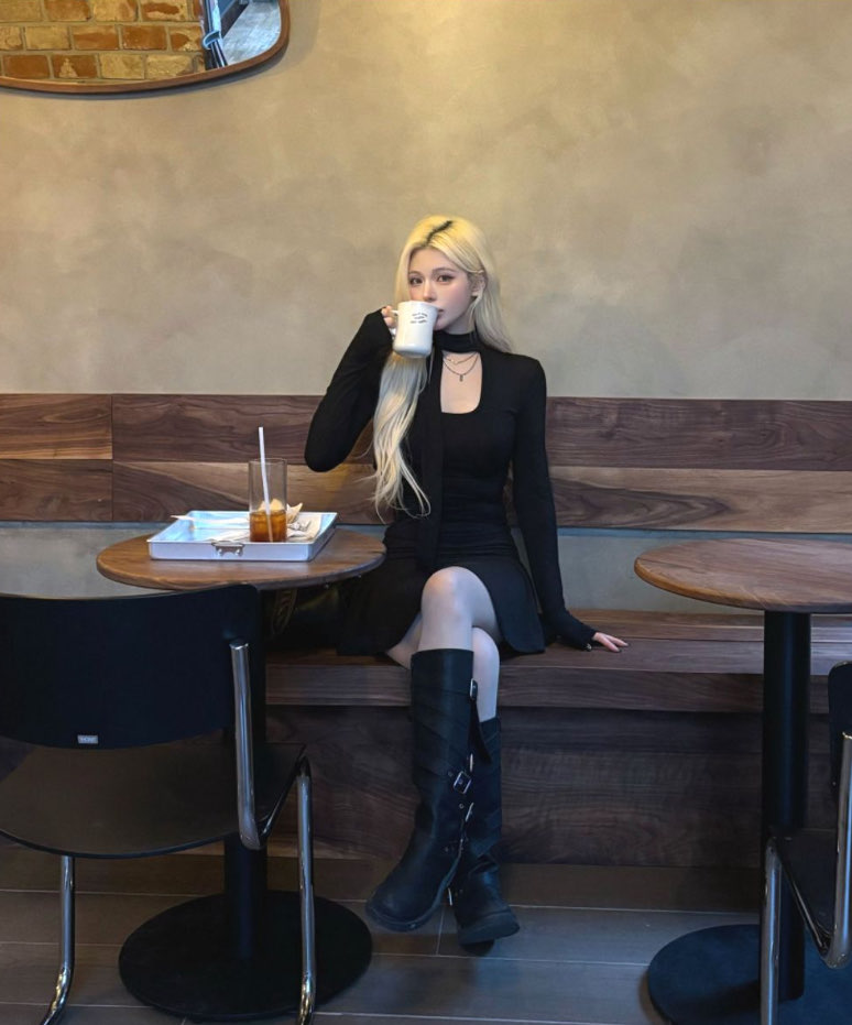 [Preorder 1st Drop Price] C812 Silque Curve Top