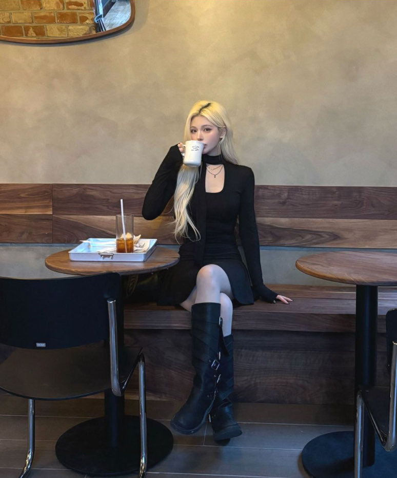 [Preorder 1st Drop Price] C812 Silque Curve Top