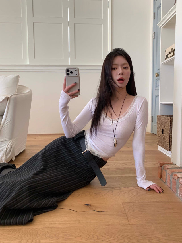 [Preorder 1st Drop Price] C813 Eloria Curve Top