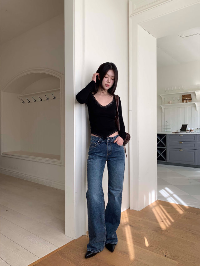 [Preorder 1st Drop Price] C813 Eloria Curve Top