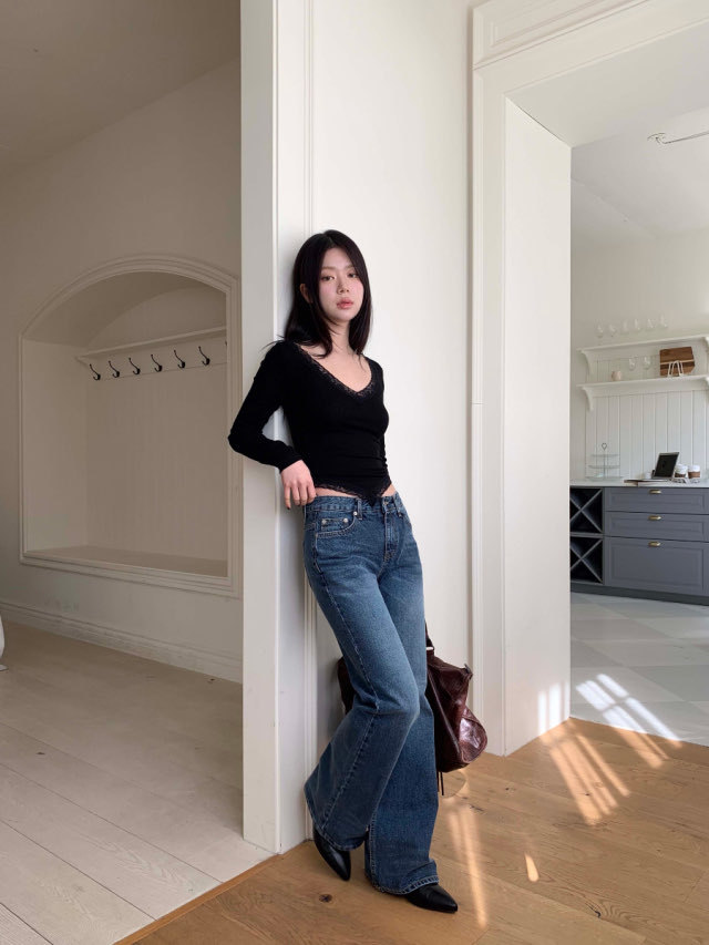 [Preorder 1st Drop Price] C813 Eloria Curve Top