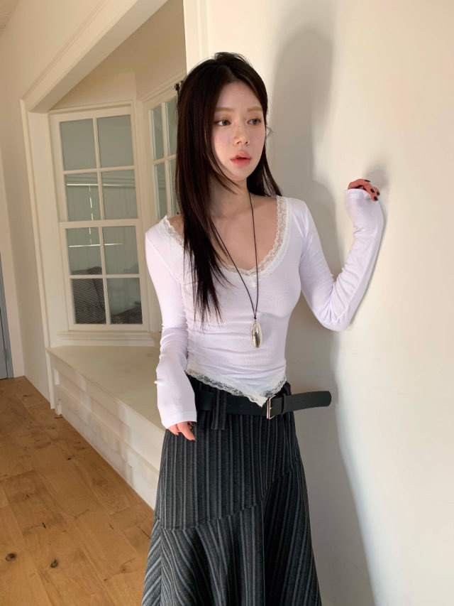 [Preorder 1st Drop Price] C813 Eloria Curve Top