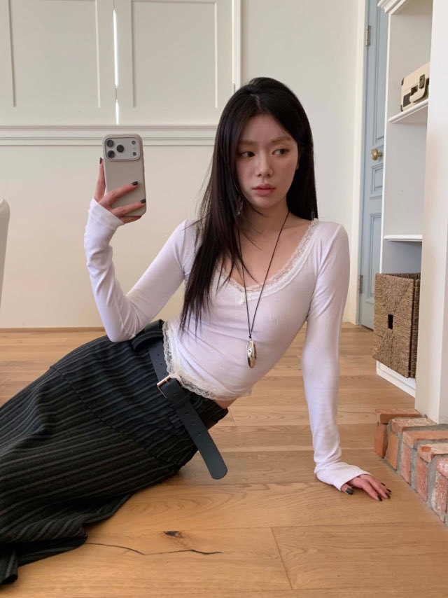 [Preorder 1st Drop Price] C813 Eloria Curve Top