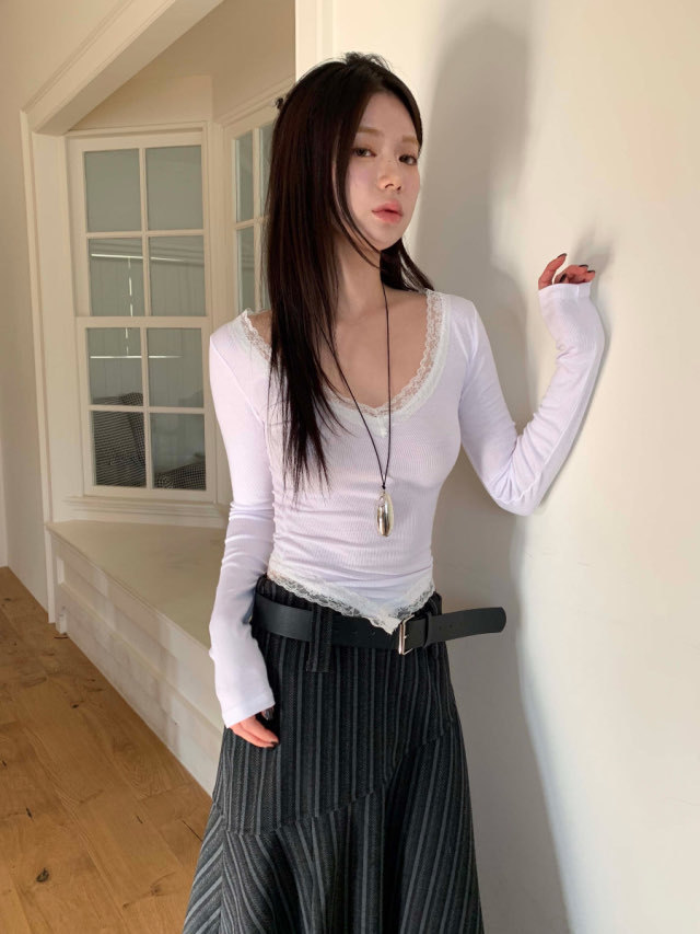 [Preorder 1st Drop Price] C813 Eloria Curve Top