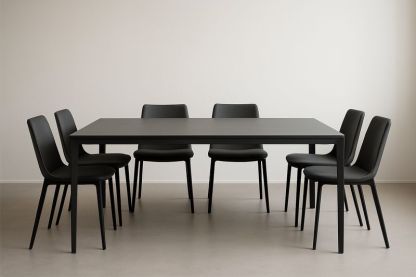 Table rectangulaire en métal noir avec 6 chaises en similicuir