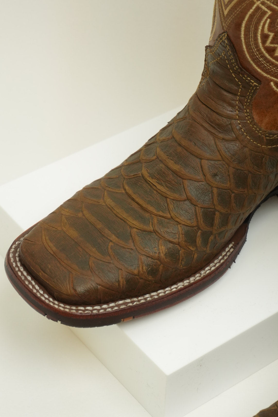 Crocodile-Embossed Leather Western Cowboy Boots