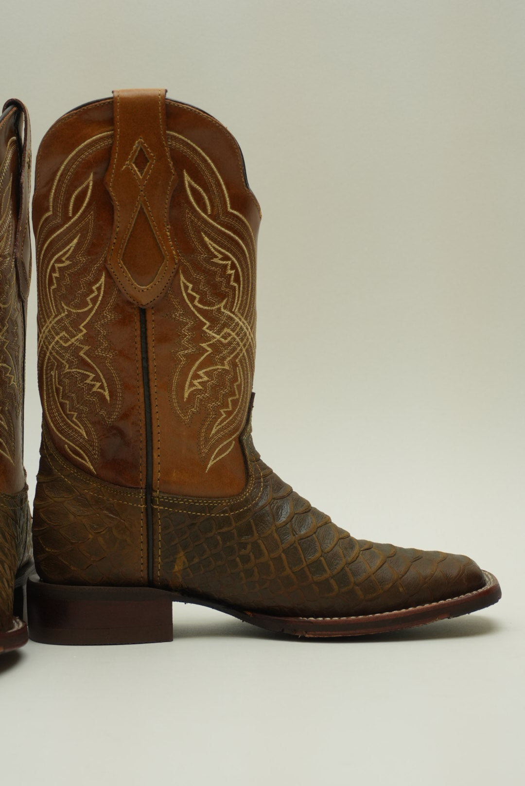 Crocodile-Embossed Leather Western Cowboy Boots