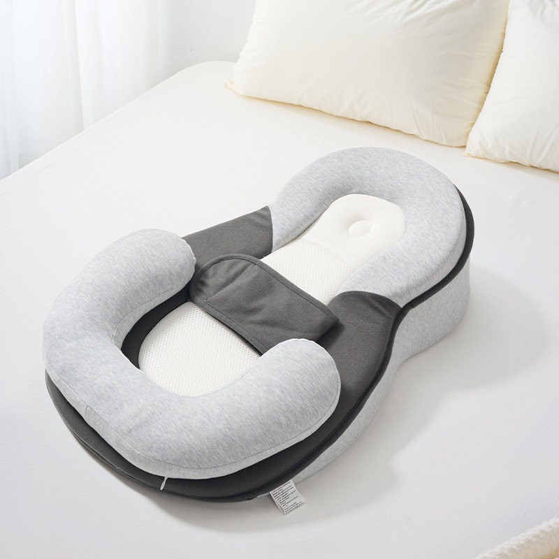 Anti-spill and anti-choking pillow for babies