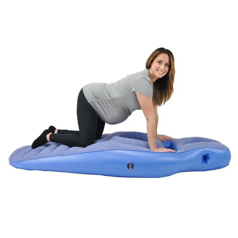 Inflatable sleeping mat for expectant mothers