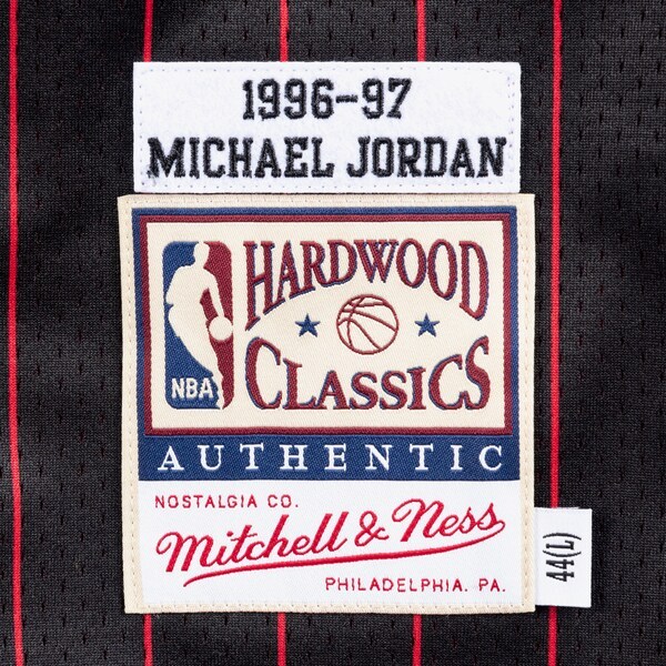 Michael Jordan Chicago Bulls 1996-97 Black Alternate Authentic Jersey