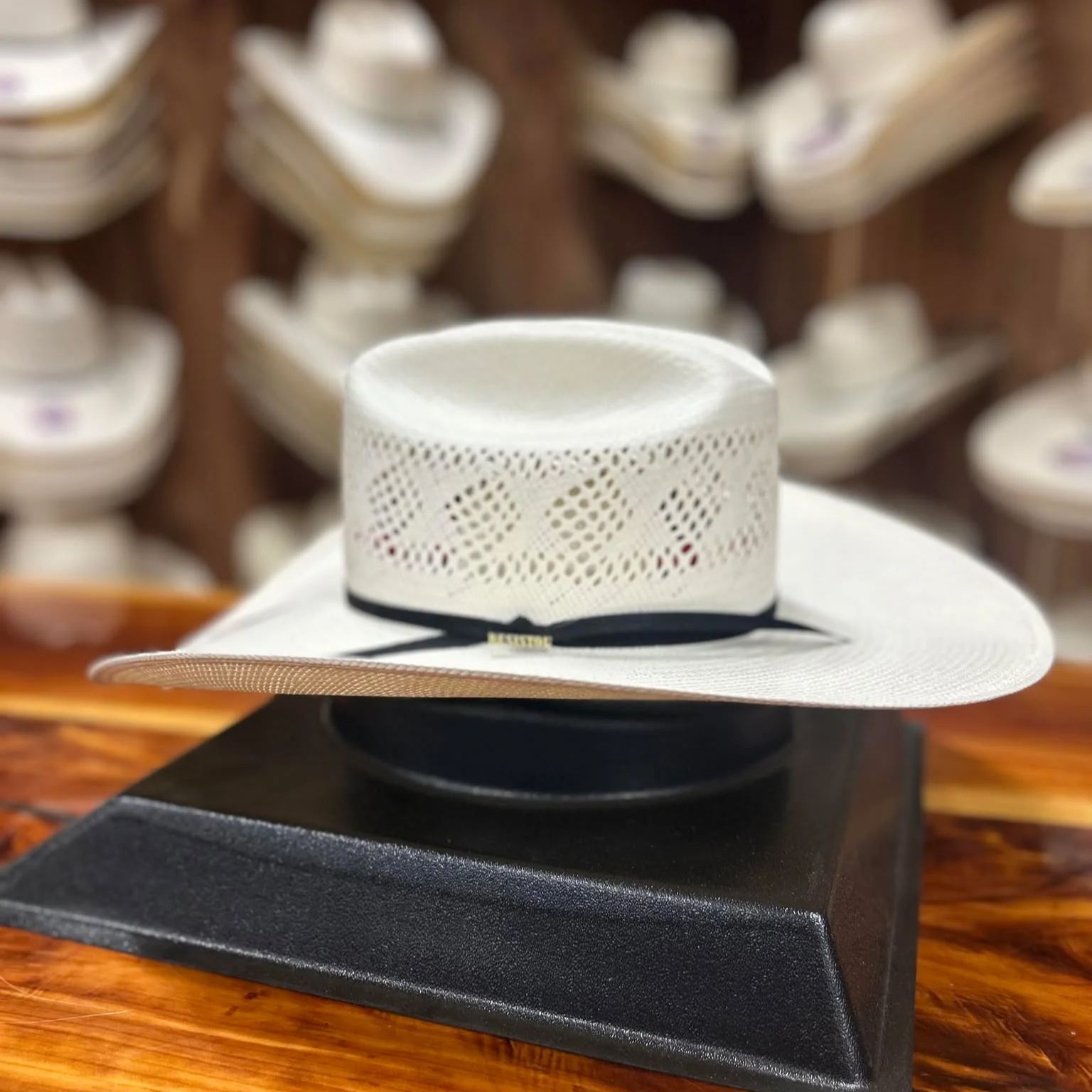 RES 20 Coyote Creek- straw cowboy hat