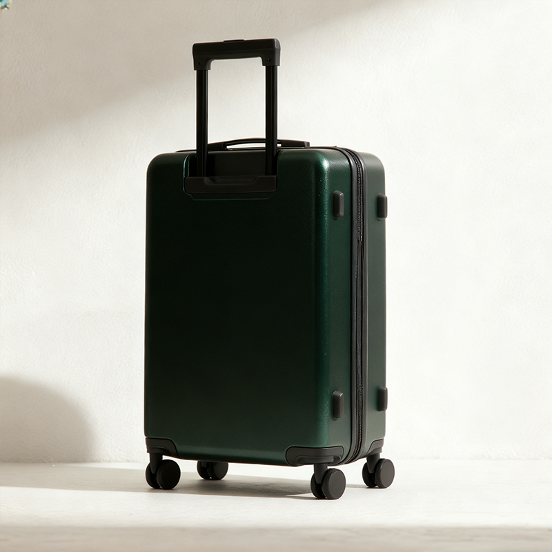 Görkorcsolyás bőrönd kényelmes fogantyúval