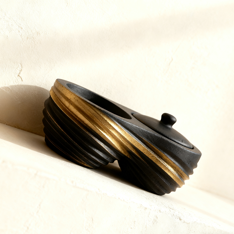 Fekete és arany különleges alakú fűszerdoboz (2 darab)