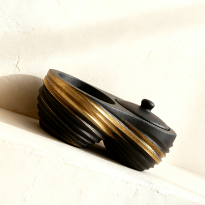 Fekete és arany különleges alakú fűszerdoboz (2 darab)