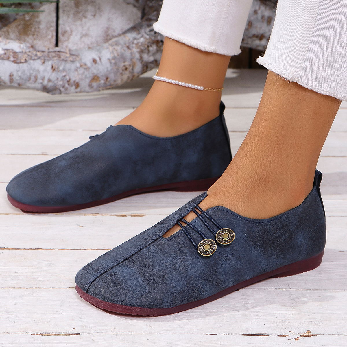 Women'S Soft Sole Round Toe Buckle Decoration Solid Color Casual Single Shoes