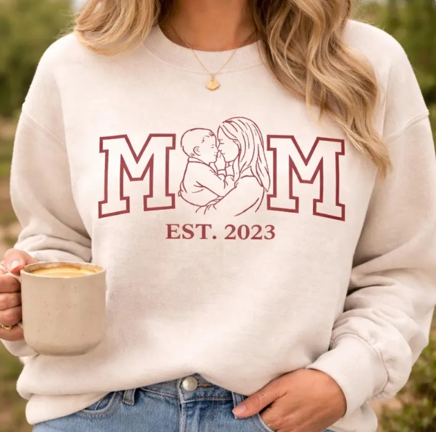 Personalized Photo Sweatshirt – Custom Line Art Portrait Crewneck with “Mom Est.” Year, Cozy Unisex Pullover Gift 💖