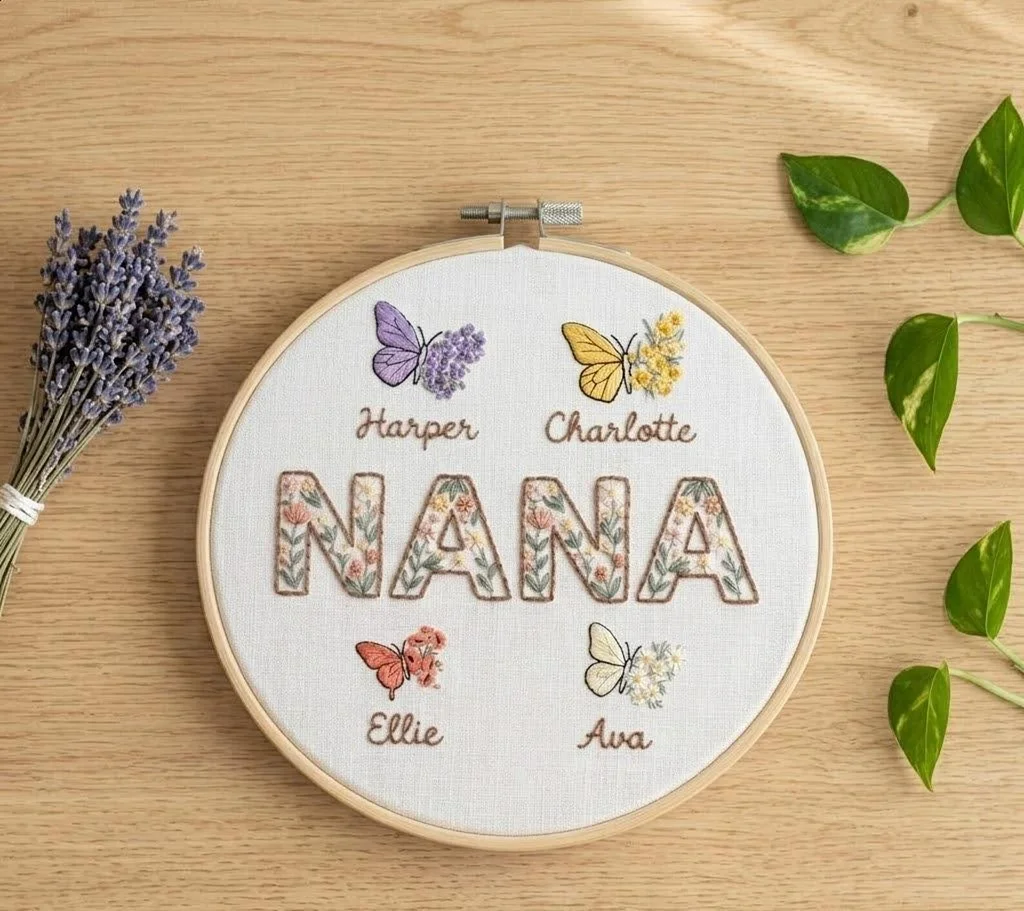 Mama Embroidery Hoop, Floral Mama Embroidery, Family Embroidery, Linen Hand Embroidery Hoop Art, Mother Gift, Nursery Wall Decor