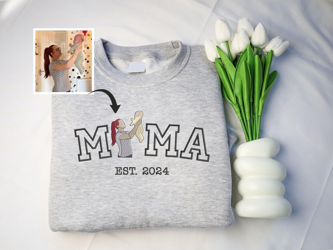 Custom Mama Portrait Sweatshirt - Embroidered Mama and Kids Photo Sketch, Personalized "Mama Est" Date Jumper, Perfect Mother's Day Gift