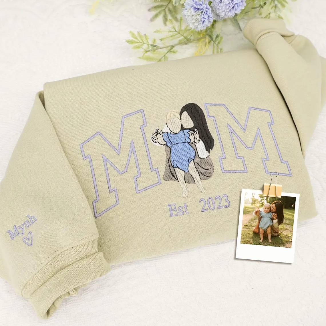Custom Embroidered Mom Sweatshirt – Personalized Portrait from Photo, Mom & Kids Picture Sweatshirt, Perfect Gift for Mom