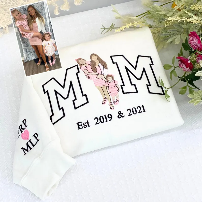 Custom Embroidered Mom Sweatshirt – Personalized Portrait from Photo, Mom & Kids Picture Sweatshirt, Perfect Gift for Mom