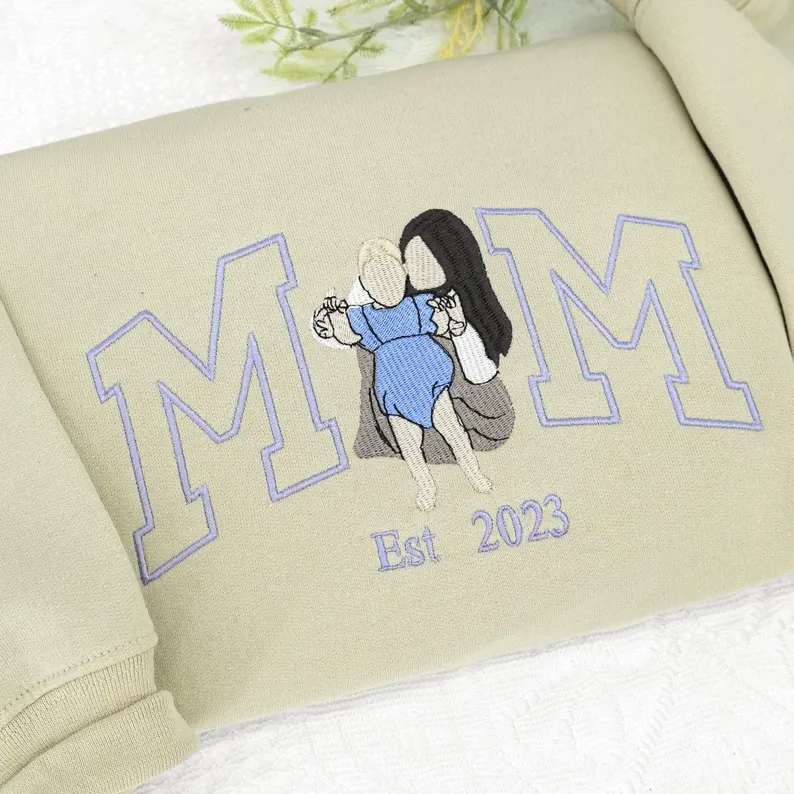 Custom Embroidered Mom Sweatshirt – Personalized Portrait from Photo, Mom & Kids Picture Sweatshirt, Perfect Gift for Mom
