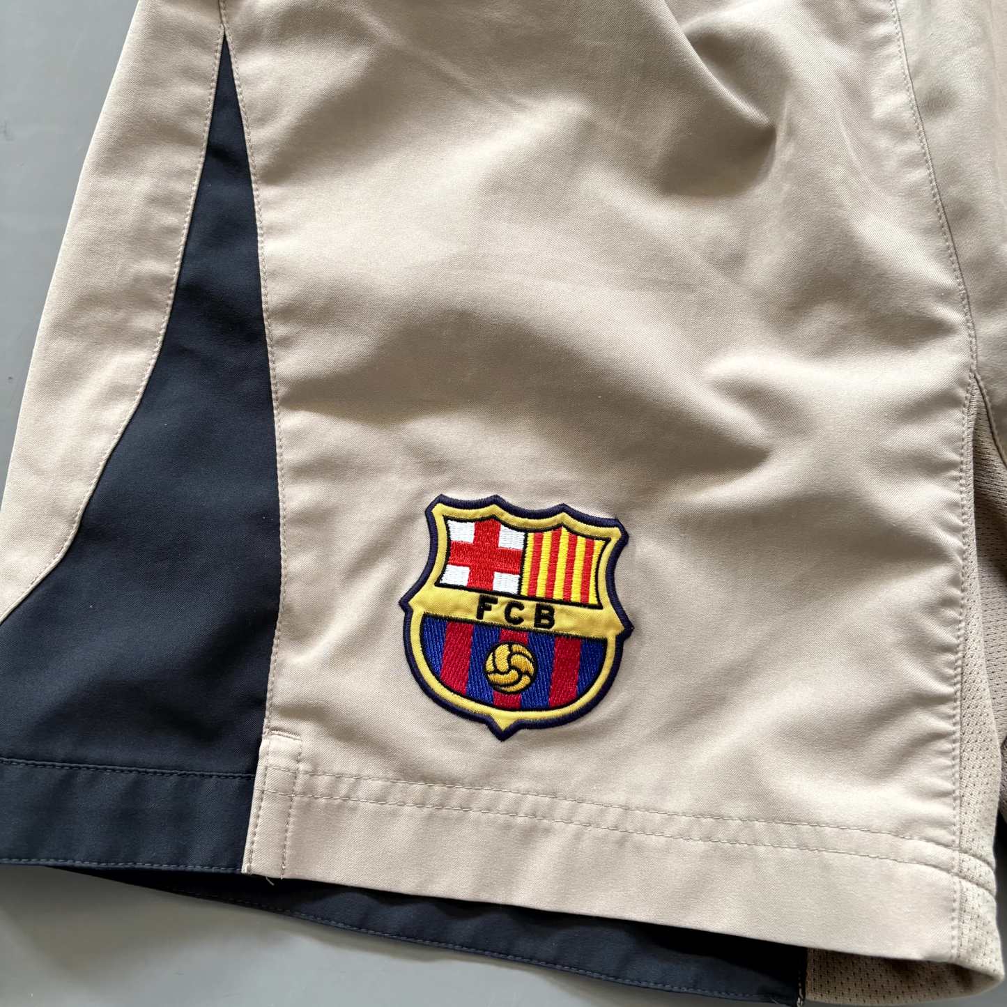 N x FC Barcelona Vintage *Premium* Shorts 2005/06 | S