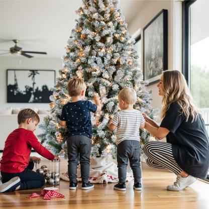 【Christmas Gift】4.5/7.5FT Snow Flocked Pre-lit Artificial Christmas Tree with 250 Warm White Lights, 820 Branch Tips & Foldable Metal Stand, Perfect for Home, Holiday Décor & Christmas Gift