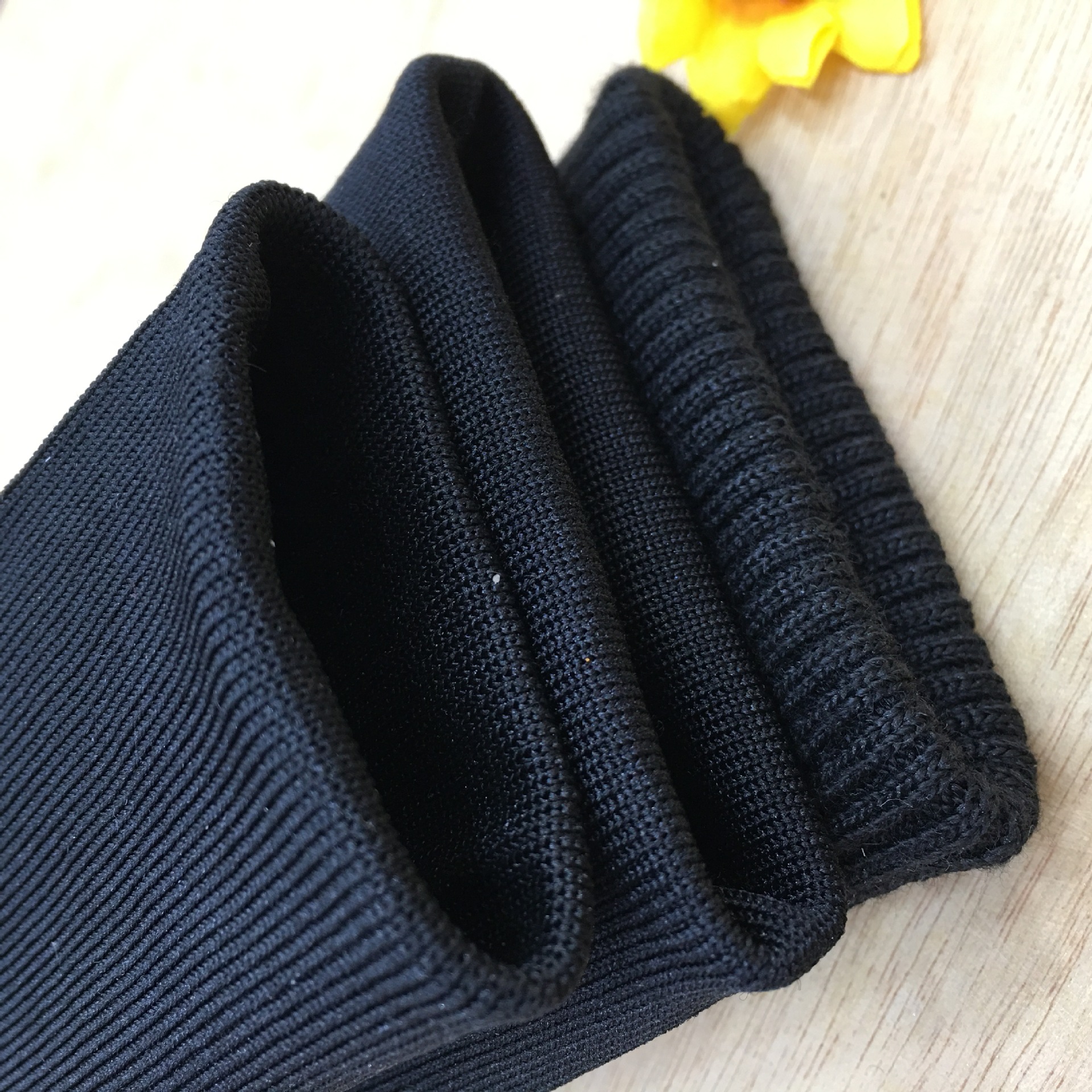 In-stock plain weave ribbed stretch polyester seamless sleeve covers, ribbed fabric for cuffs, necklines, and trouser hems, knitted fabric accessories.