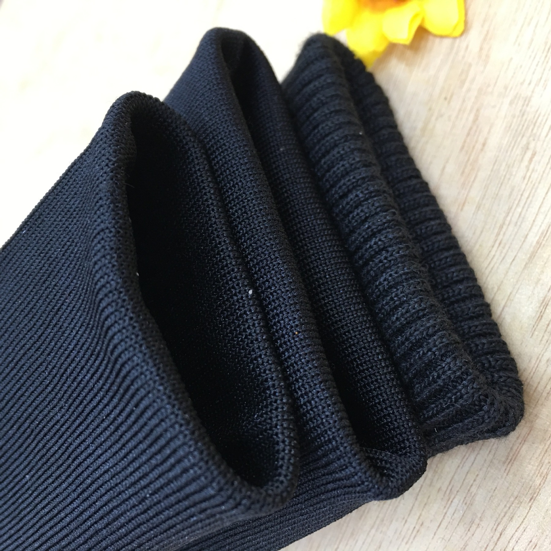 In-stock plain weave ribbed stretch polyester seamless sleeve covers, ribbed fabric for cuffs, necklines, and trouser hems, knitted fabric accessories.