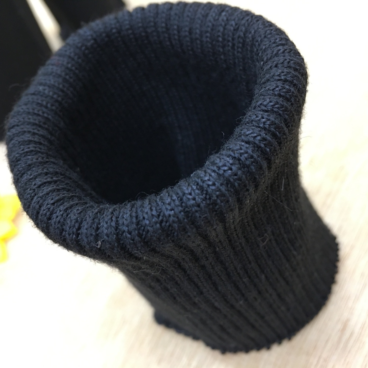 In-stock plain weave ribbed stretch polyester seamless sleeve covers, ribbed fabric for cuffs, necklines, and trouser hems, knitted fabric accessories.