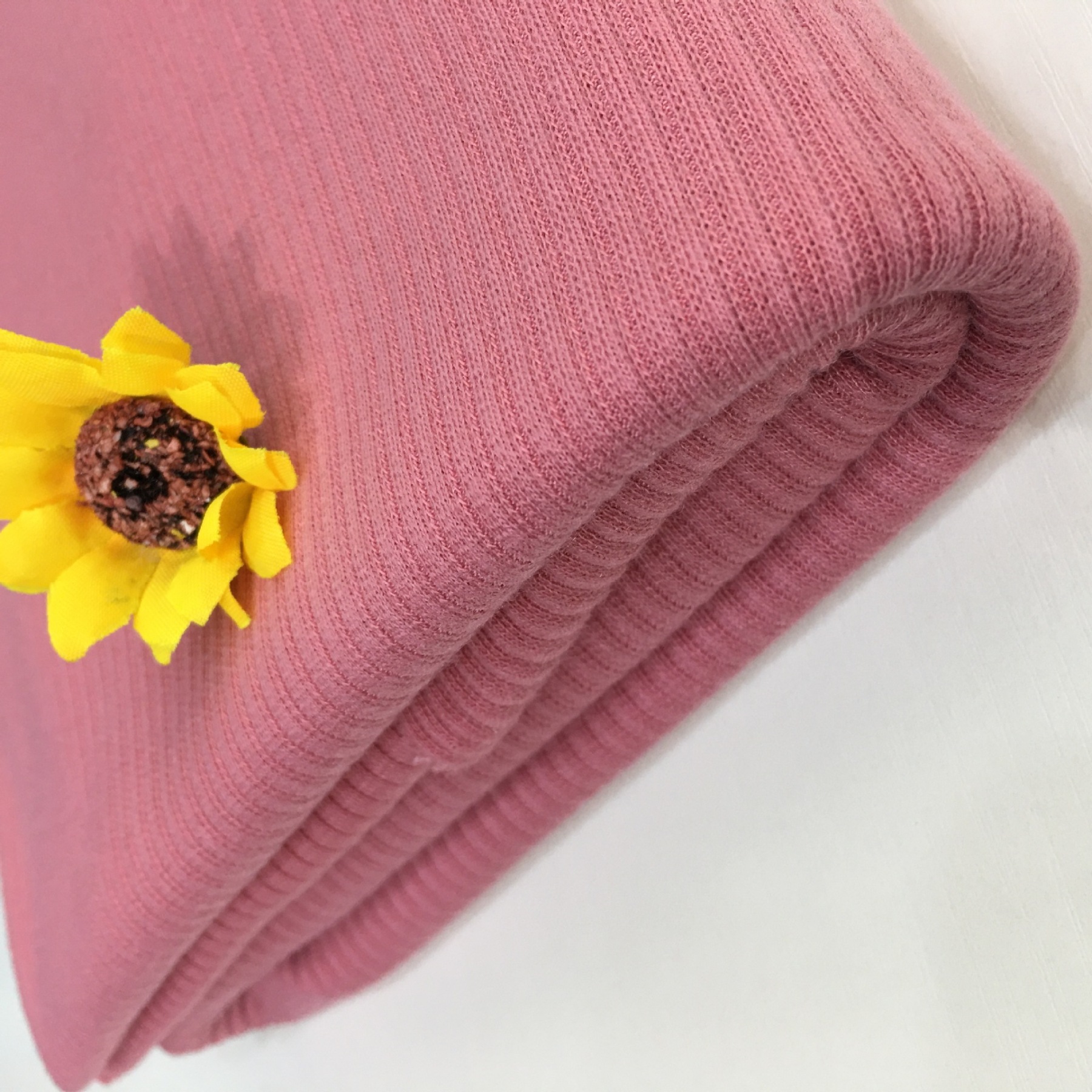 310g 5x4 Ribbed Polyester Knit Fabric, suitable for clothing, shoes, hats, DIY projects, and women's base layer garments. Wholesale available.