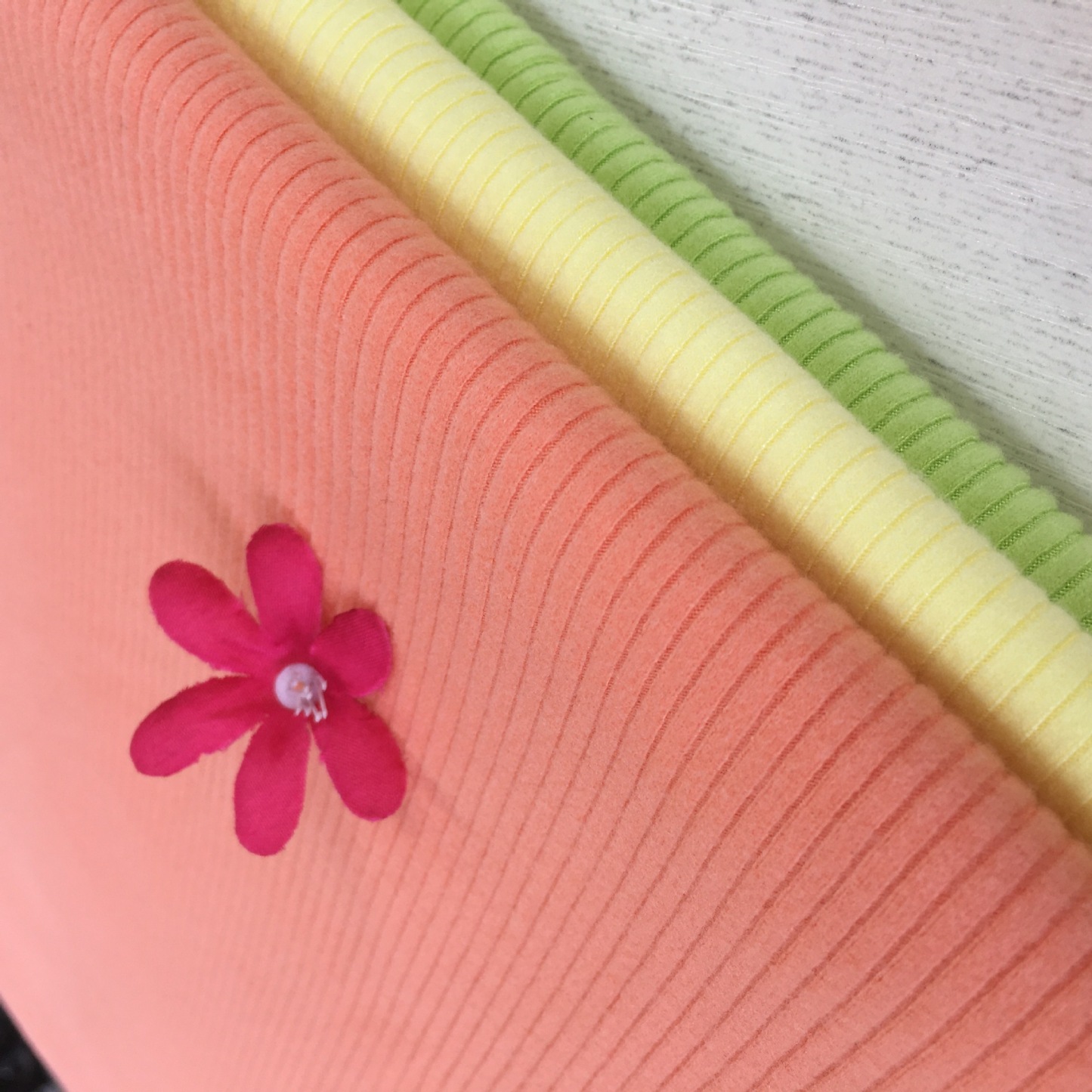 300g 4x2 single-sided brushed ribbed rayon knit fabric, suitable for women's stretchy base layer tops for autumn and winter.