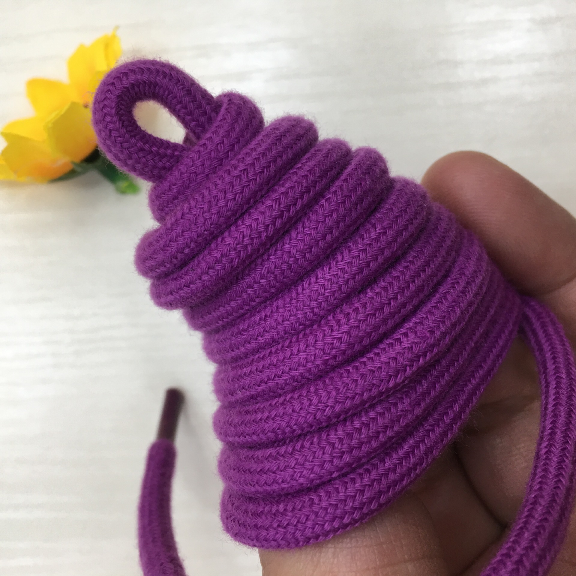 Manufacturer wholesale of hoodies, casual pants, polyester-cotton ropes, core-spun ropes, webbing, shoelaces, and accessories for bags, toys, and clothing.