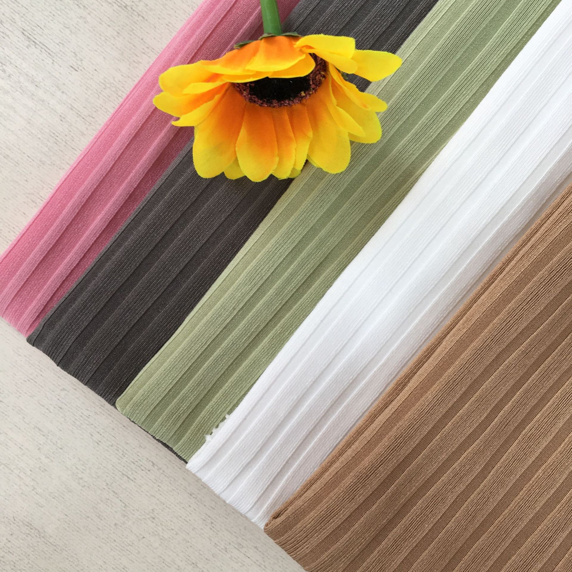 210g/m² 100% Polyester Milk Silk Ribbed Knit Fabric (9x5 rib structure) for Spring/Summer Clothing and Children's Wear (Circular Knitting Machine)