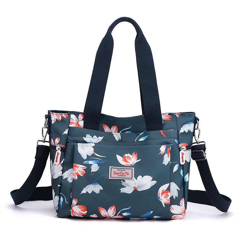 Nagy kapacitású női válltáska