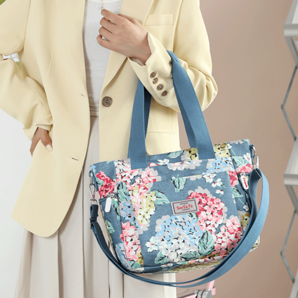 Nagy kapacitású női válltáska