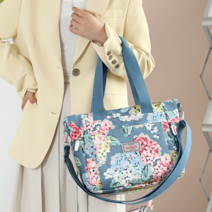 Nagy kapacitású női válltáska