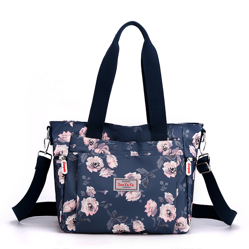 Nagy kapacitású női válltáska