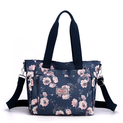 Nagy kapacitású női válltáska