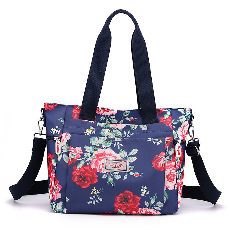 Nagy kapacitású női válltáska