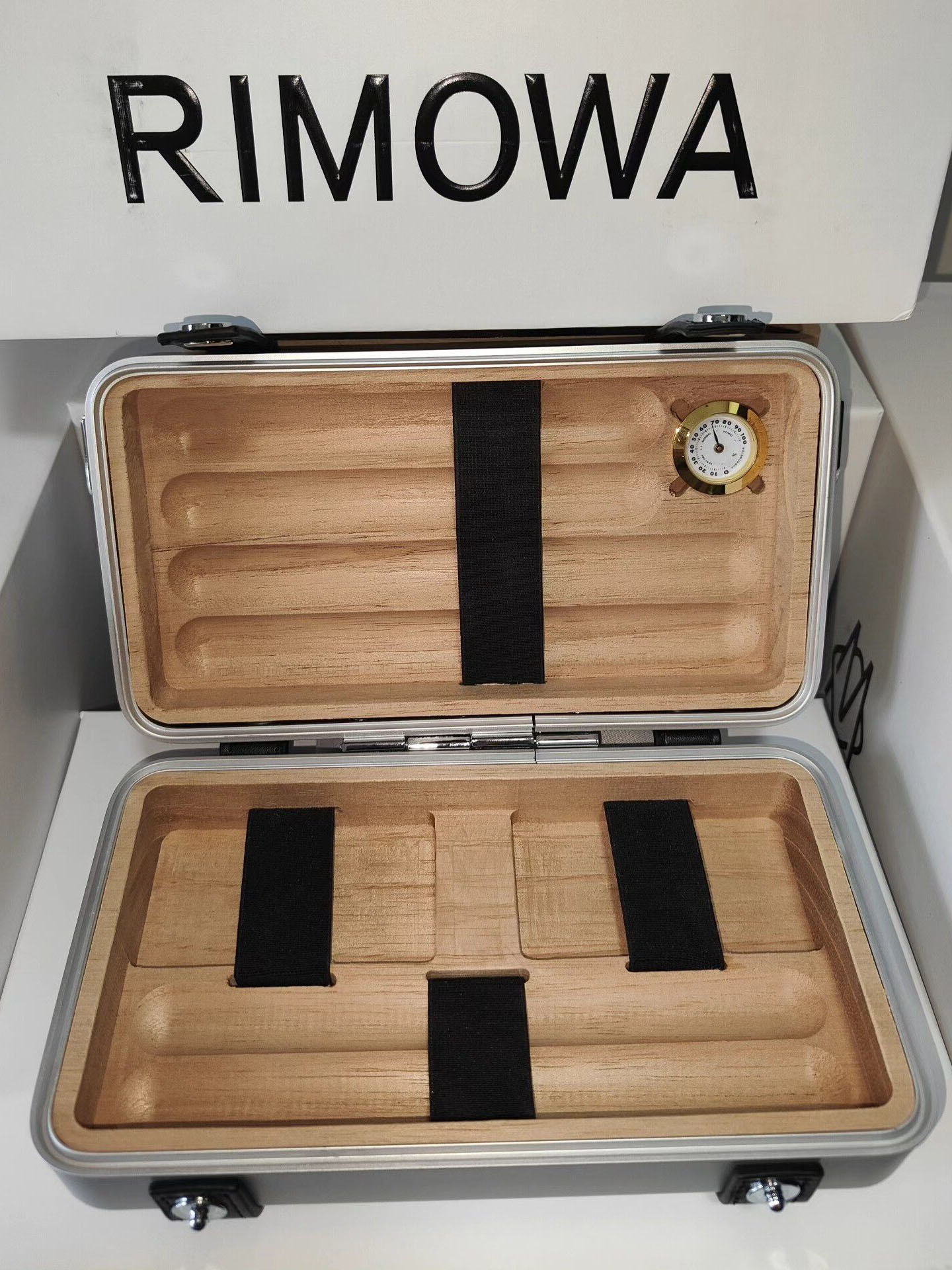 Luxury Cigar Travel Case – With Hygrometer RIMOWA Style Portable Box (Pre-Order, Partial Styles Ship in 30 Days)