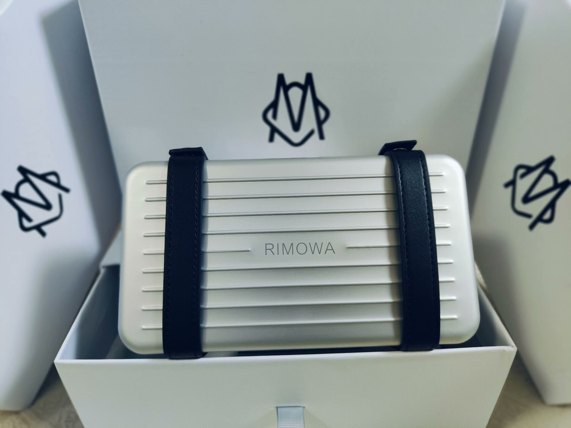 Luxury Cigar Travel Case – No Hygrometer RIMOWA Style Portable Box (Pre-Order, Partial Styles Ship in 30 Days)