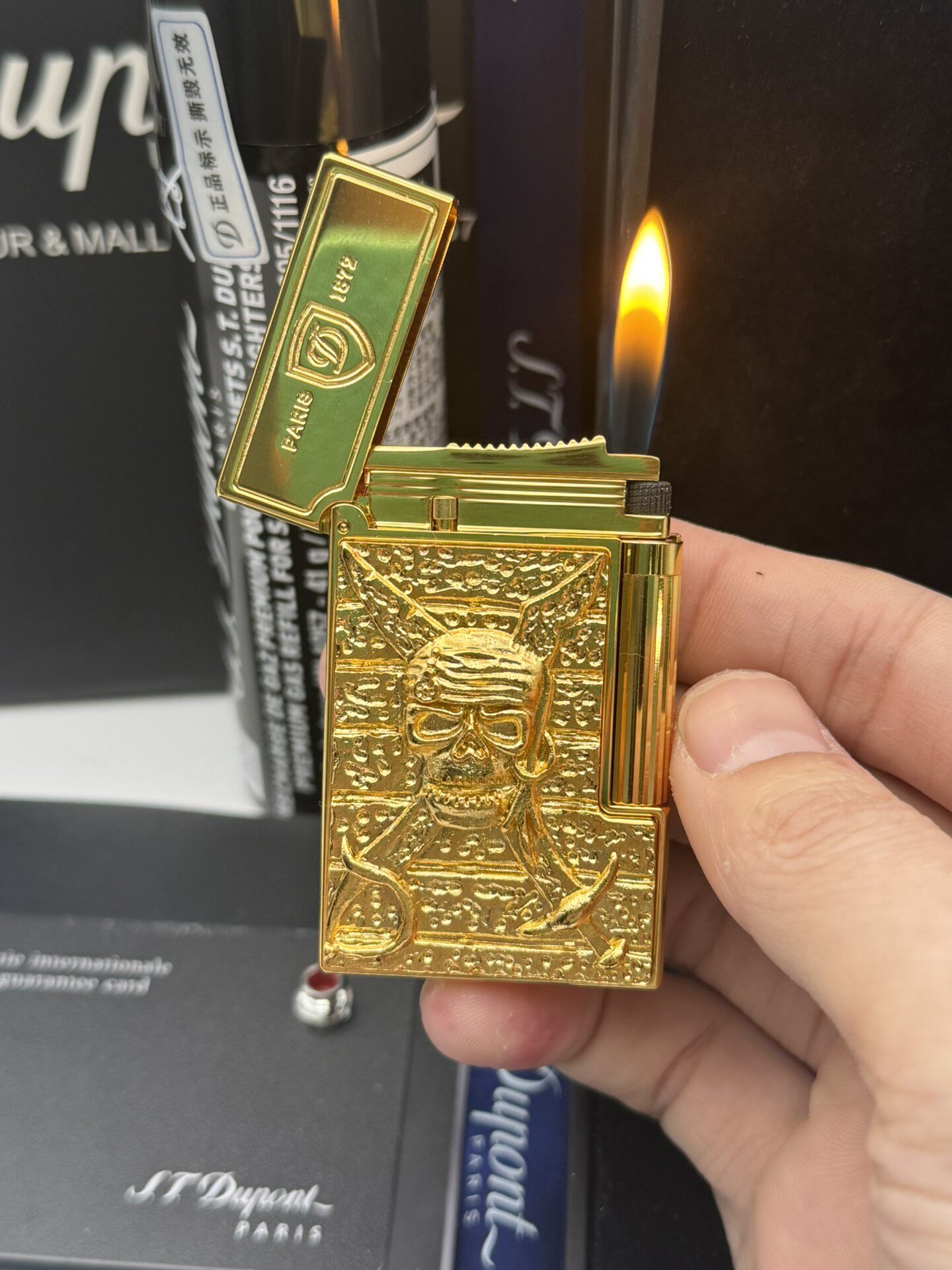 ST Dupont Ligne 2 Pirate Prestige Skull Relief Gold Butane Lighter