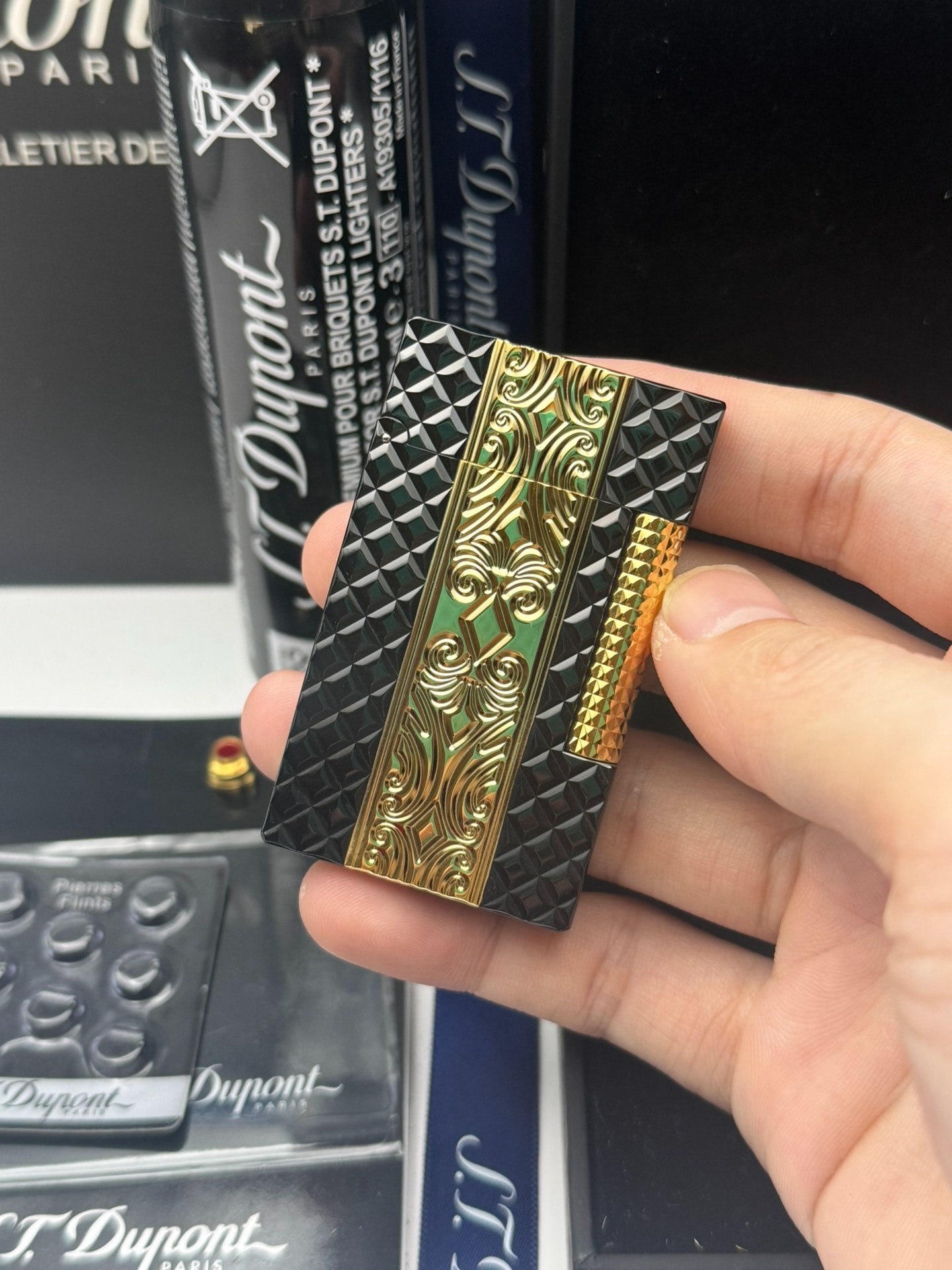 ST Dupont L2 Loud Sound Lighter Black Gold Studded Brass Luxury Lighter
